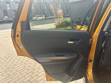 Car image 10