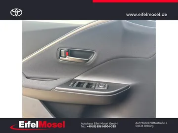 Car image 18