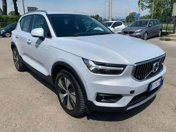 Volvo XC40 T4 155 kW image number 3