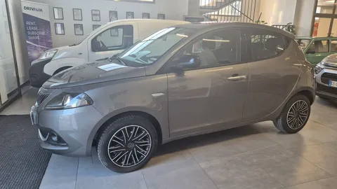 Car image 2
