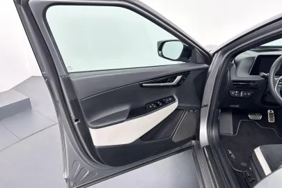 Car image 35
