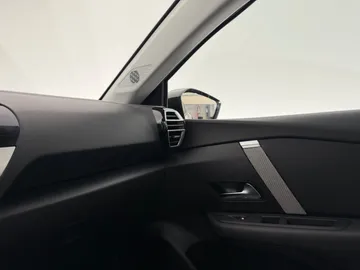 Car image 37