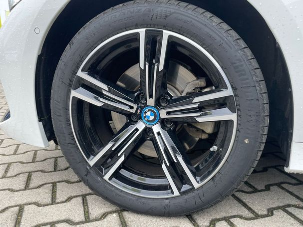 BMW 330e Touring 215 kW image number 8