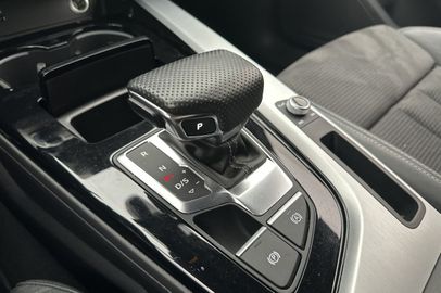 Car image 24