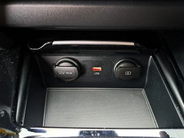 Car image 32