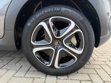 Car image 41
