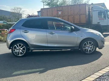 Car image 5