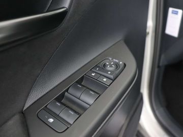 Car image 32