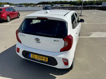 Car image 38