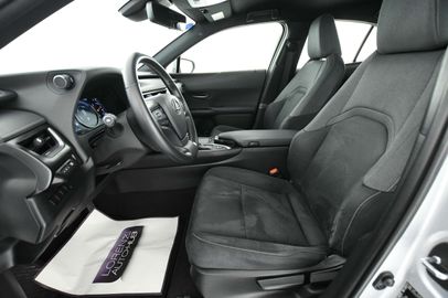 Car image 13