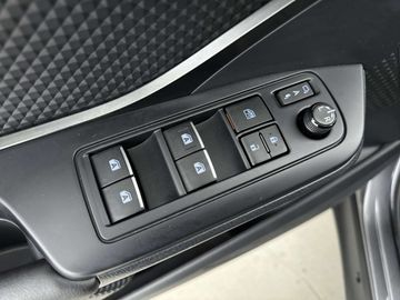 Car image 30