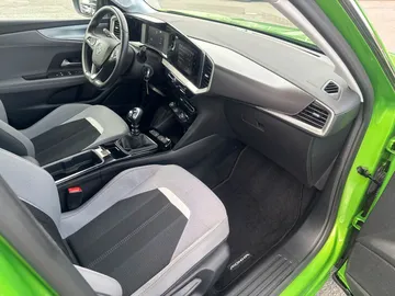 Car image 25