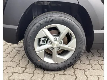 Car image 25