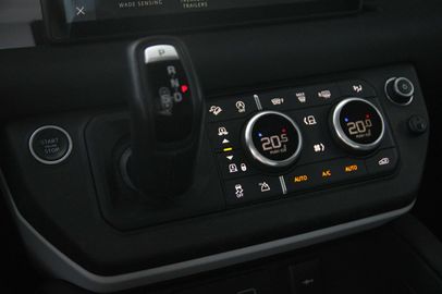 Car image 30