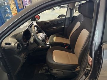 Car image 12