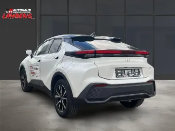 Car image 4