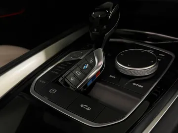 Car image 37