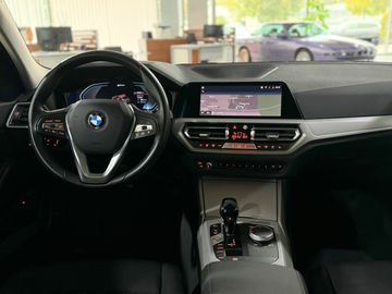 Car image 38