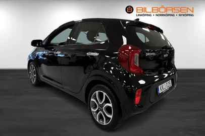 Car image 5