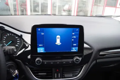 Car image 16