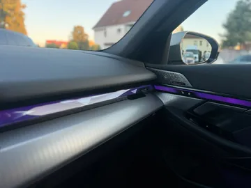 Car image 40