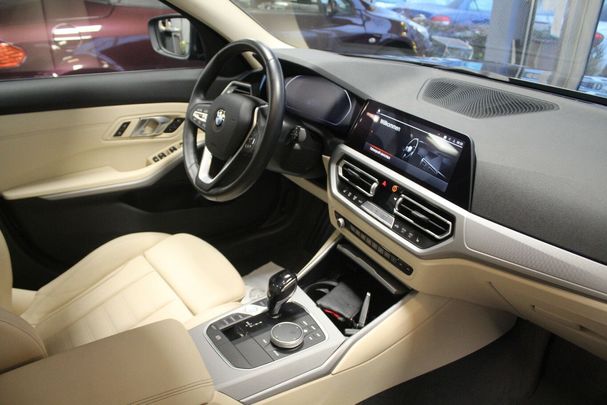 BMW 330i Touring xDrive Advantage 190 kW image number 7