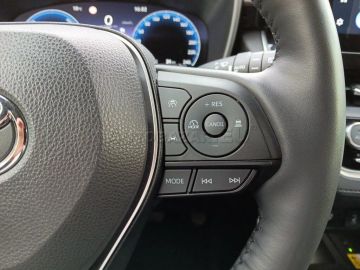 Car image 30