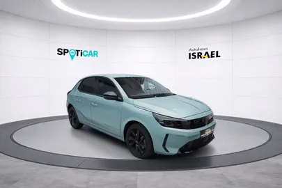 Car image 3