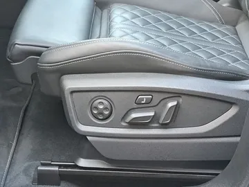 Car image 38