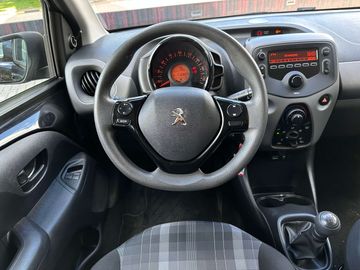 Car image 11