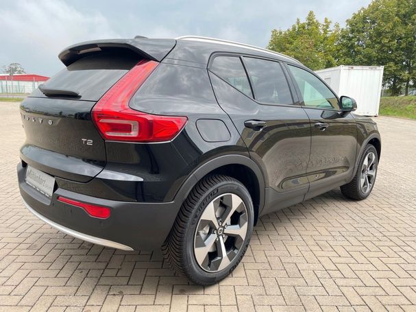 Volvo XC40 T2 Core 95 kW image number 2