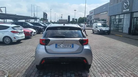Car image 5