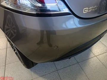Car image 24