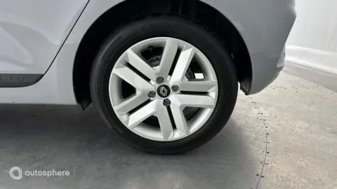 Car image 17