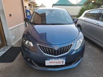 Car image 3