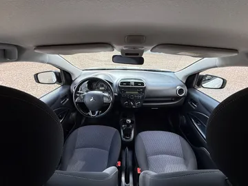 Car image 30