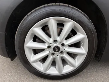 Car image 28