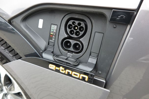 Audi e-tron 55 quattro Advanced 300 kW image number 6