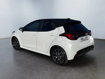 Car image 5