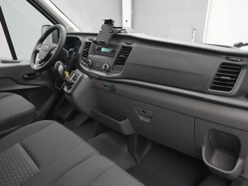 Car image 32