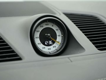 Car image 37