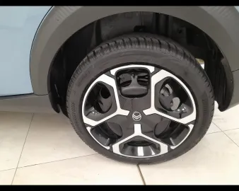 Car image 27