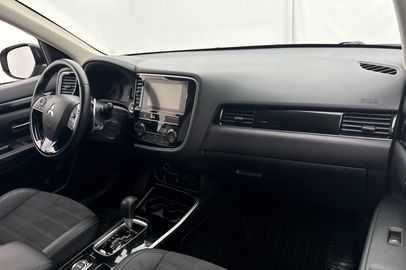 Car image 24