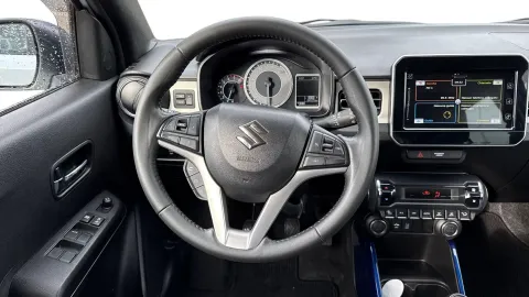Car image 5