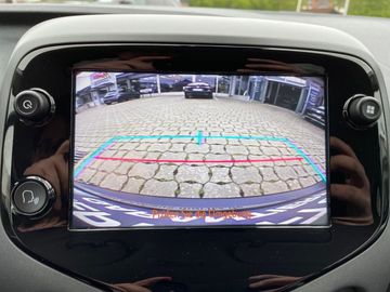 Car image 19