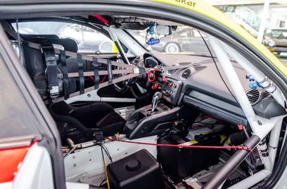 Car image 18