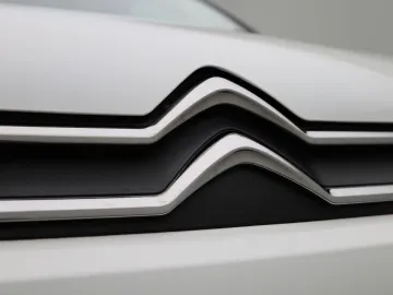 Car image 35