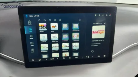Car image 15