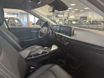 Car image 26