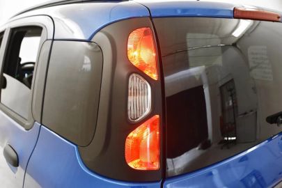 Car image 17